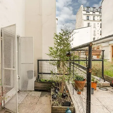 Cosy Canal Saint Martin Paris