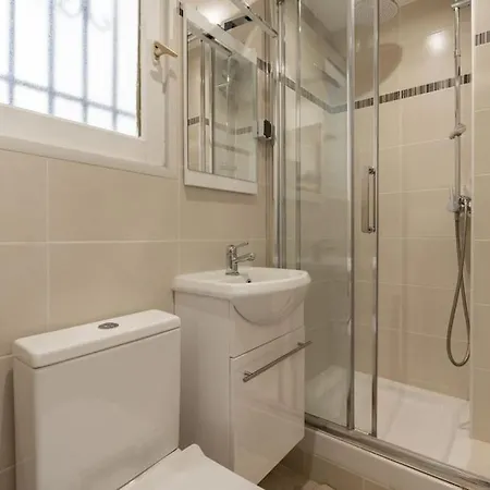 Cosy Canal Saint Martin Apartment *